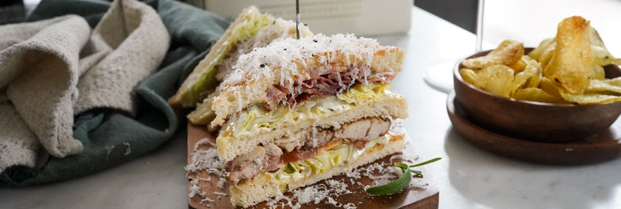 Grillad Club Sandwich med parmesan och dijonmajonnäs