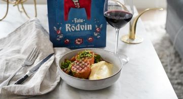 Falukorvtournedos med rödvinsås, svamp, och bränd syltlök